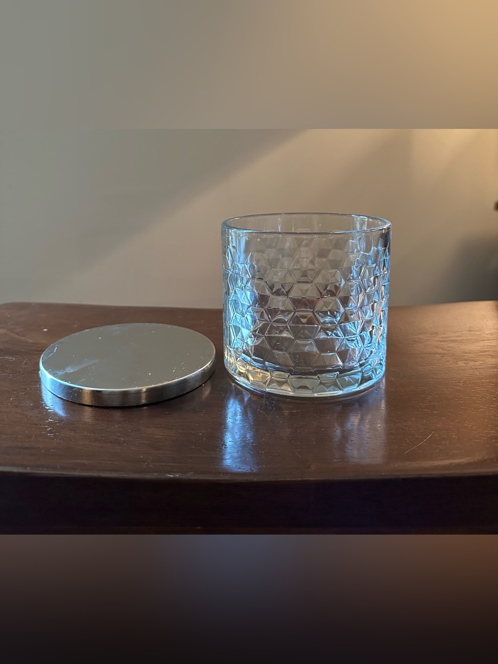 Heavyweight glass container with airtight lid • honeycomb design